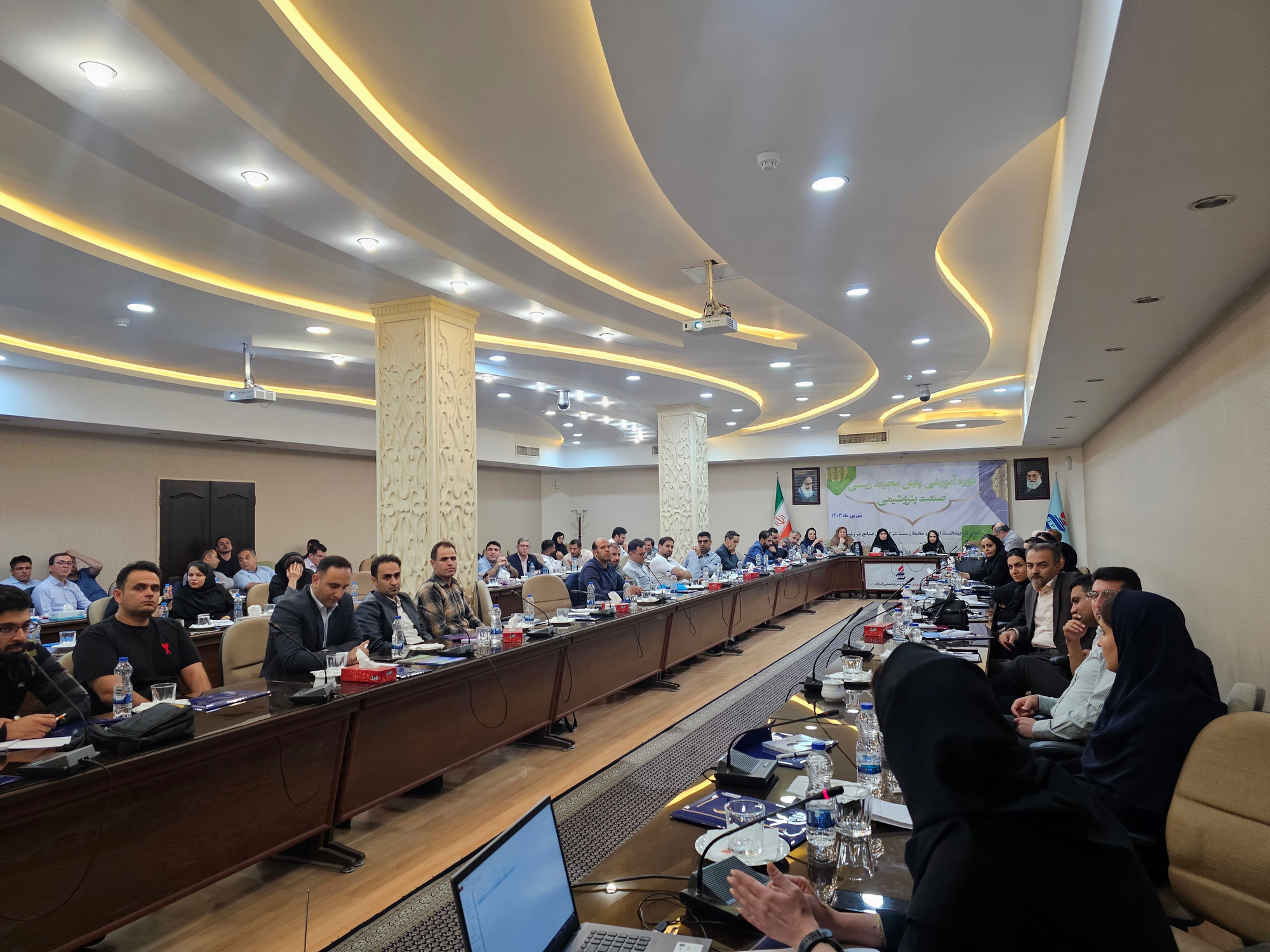 برگزاری نشست و دوره آموزشی پایش محیط زیستی صنعت پتروشیمی
